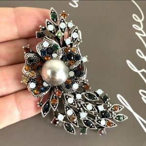 Betsey Johnson Pearl Crystal Flower Necklace Brooch